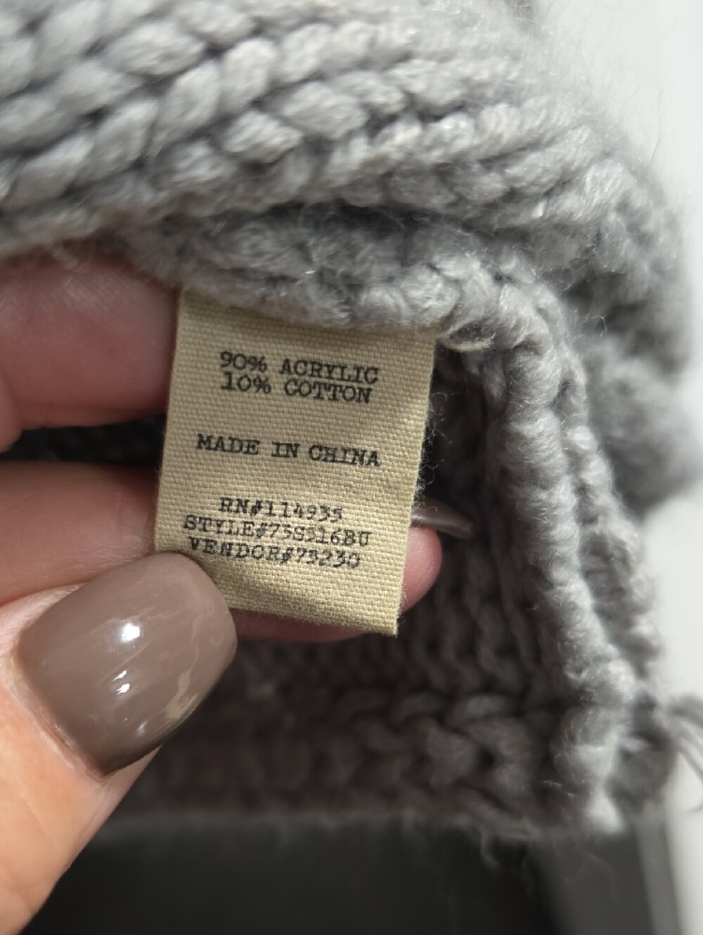 gimmicks by BKE Light Gray Cable Knit Crewneck Sweater, Oversized Size L - Picture 4 of 7